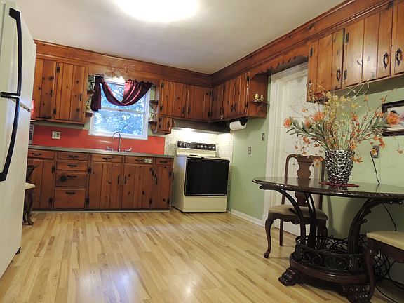 3rd image of 190 Garber Ln