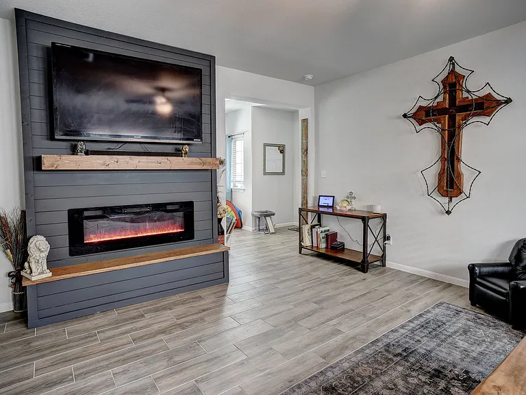 205 Driftwood Ln — Photo 6