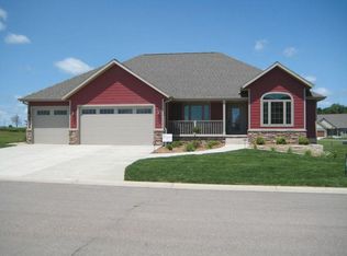 3201 Chaplin Dr, Milford, IA 51351