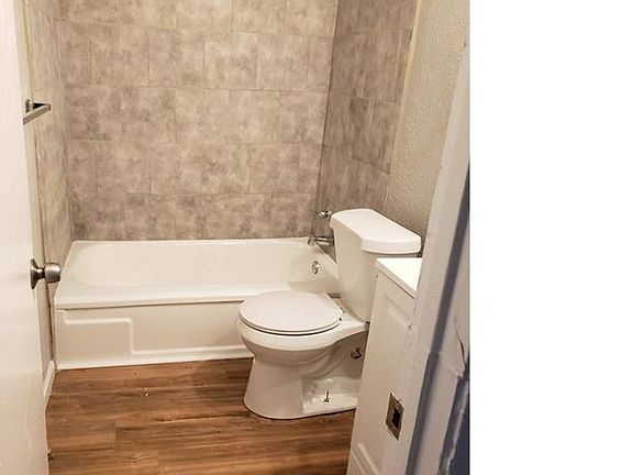 4th image of 5106 Live Oak St #201