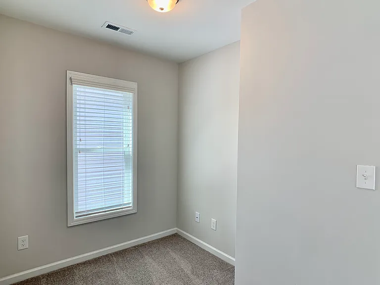 197 Diploma Dr — Photo 10