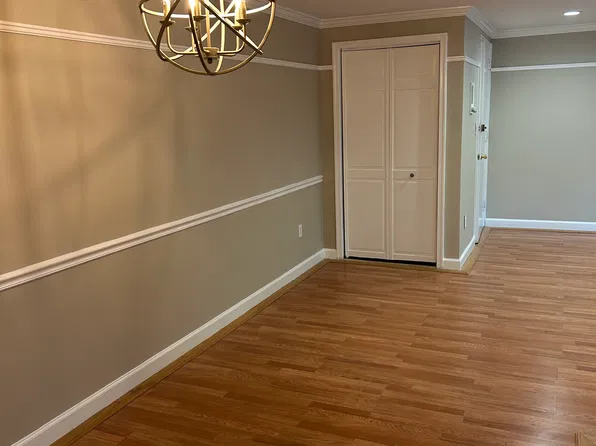 708 S Arlington Mill Dr APT 203, Arlington, VA 22204