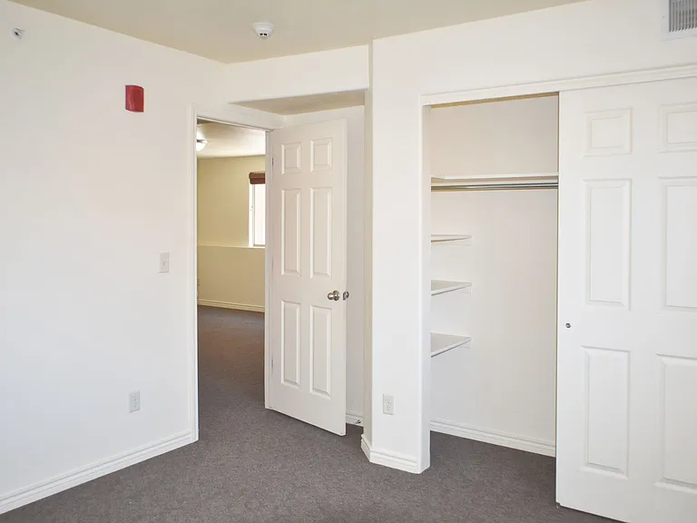 1115 Belford Ave — Photo 17