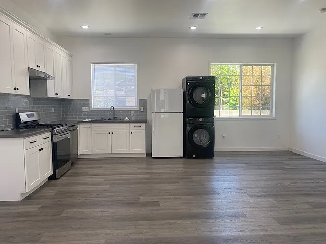 2 bed, 1000 sqft, $2,990 — Photo 3