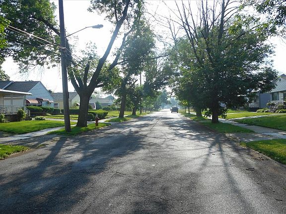 4th image of 12216 Emery Ave