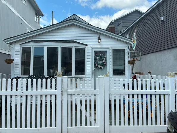 77 Pennsylvania Ave, Long Beach, NY 11561