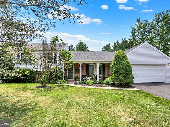 2nd image of 133 Ronnie Ln