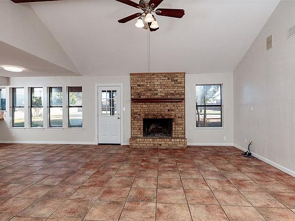 5th image of 14 Redbud Dr