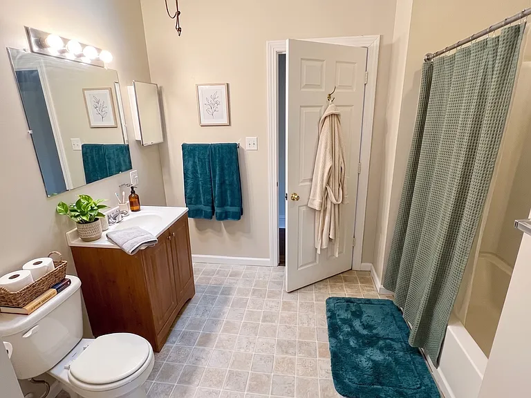 221 Buckingham Pl — Photo 8
