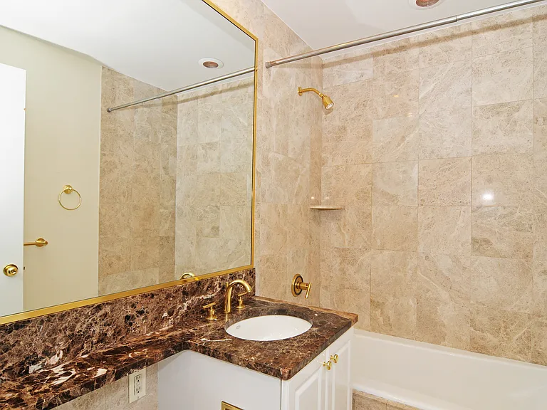 220 Riverside Blvd #27F — Photo 10