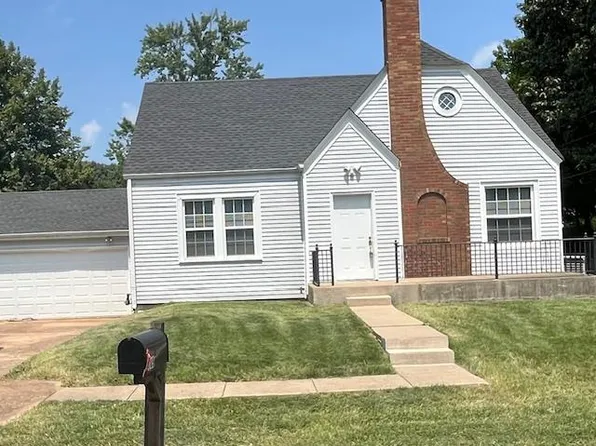 909 Burgos St, Saint Louis, MO 63138