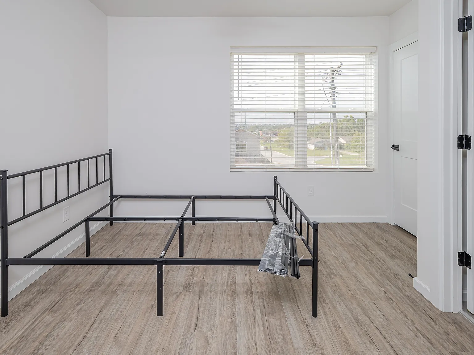 1102 East Hurd Street - D — Photo 3