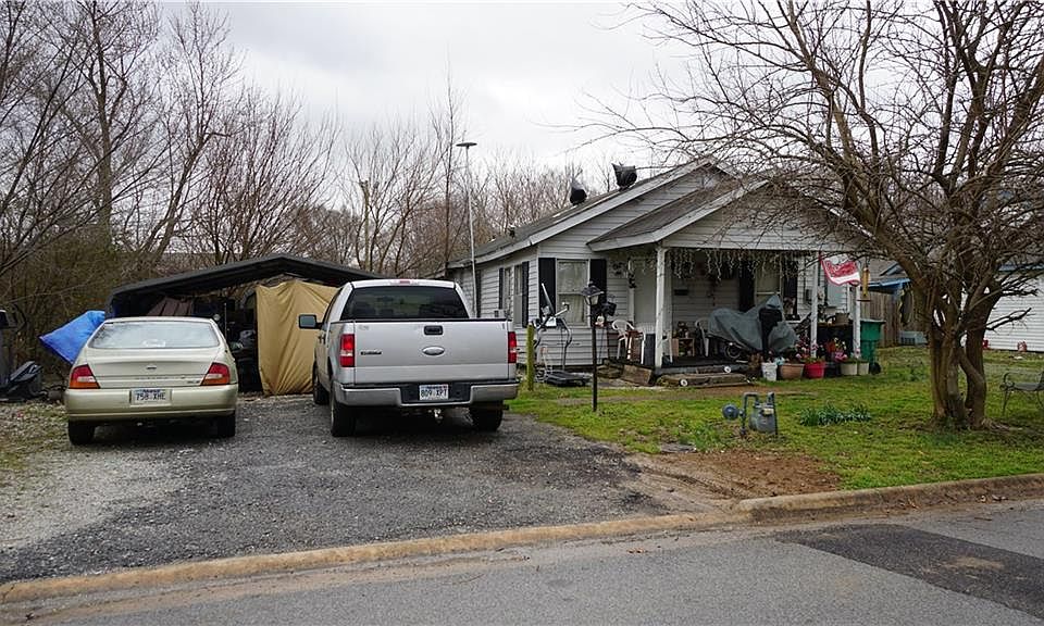 2nd image of 317 Laura St