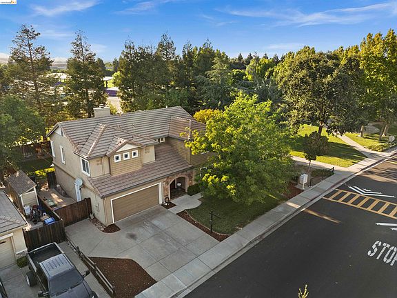 5th image of 1049 Meadowgate Way