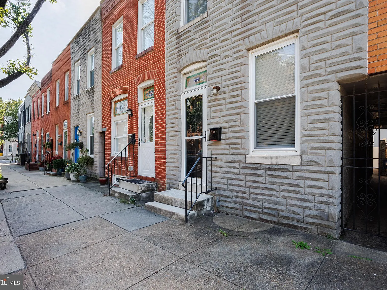 2 bed, 1.5 bath, 1180 sqft, $3,200 — Photo 2