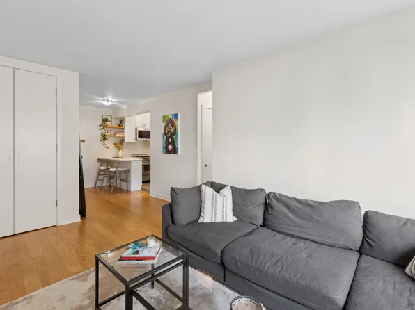 370 East 76th Street image 4 of 8