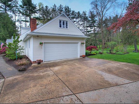 2nd image of 90 Meadowhill Ln