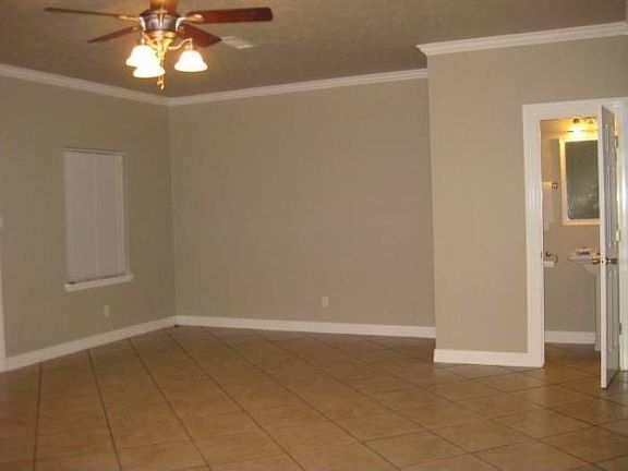 Bonus room and 1/2 bath