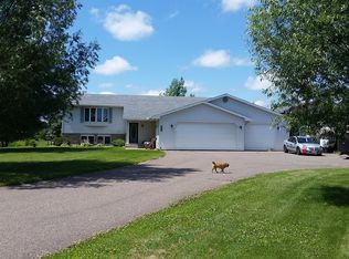 531 Prairie Ln, Hudson, WI 54016