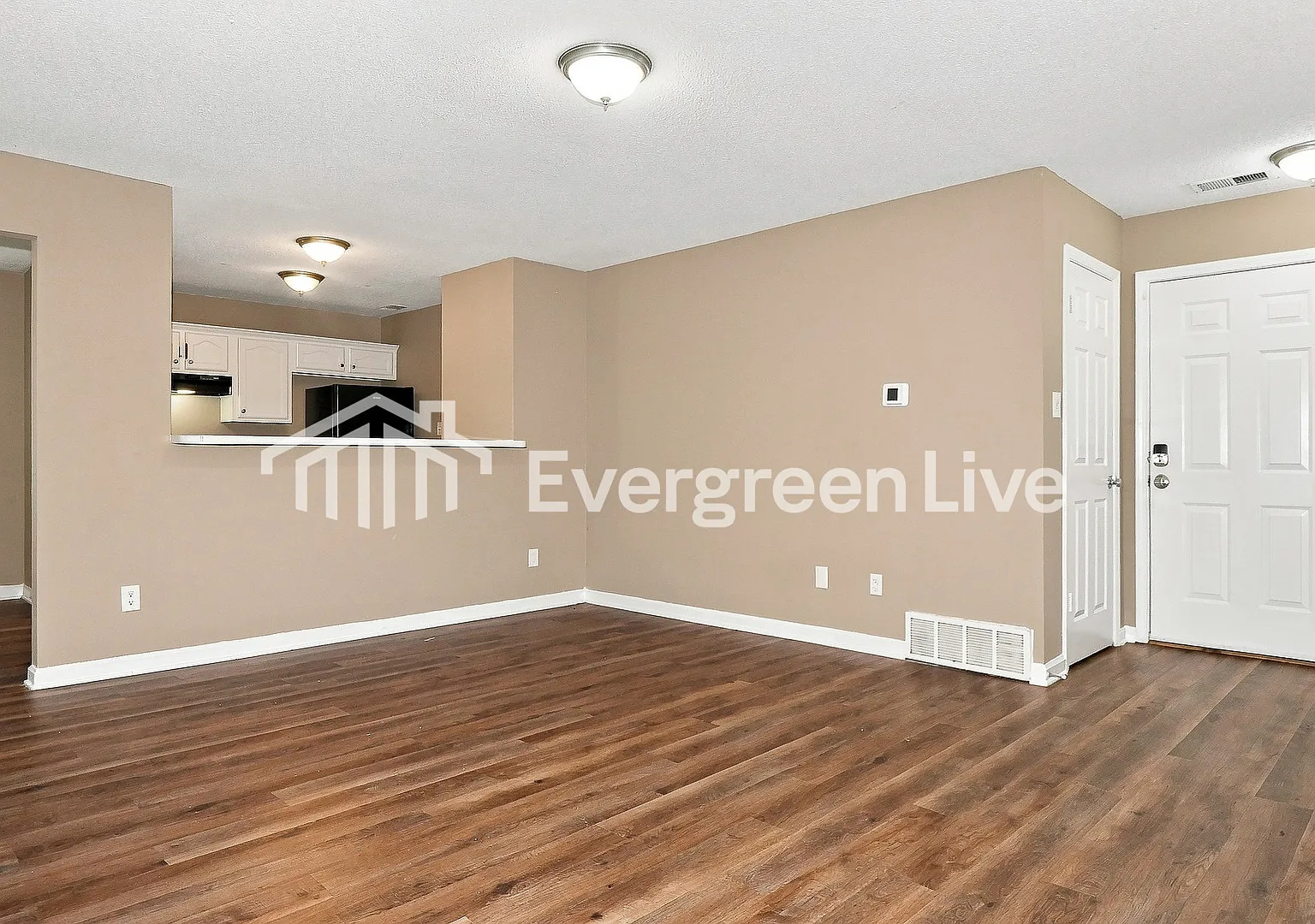 3 bed, 2.0 bath, 1301 sqft, $1,295 — Photo 4