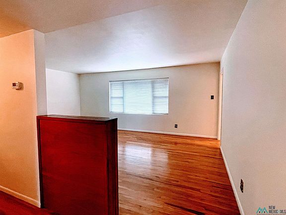 2nd image of 800 E 5th St