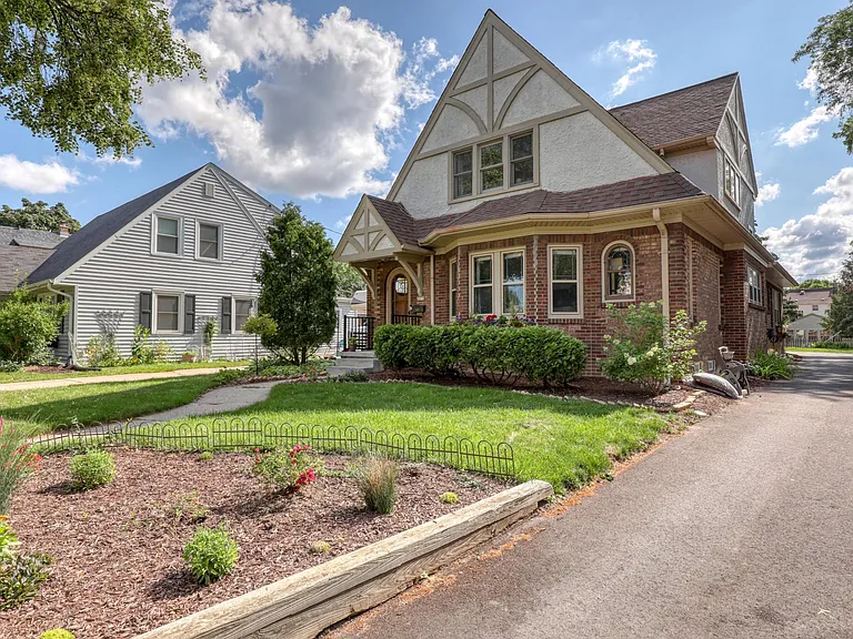 2078 Ludington Ave #UPPER — Photo 1