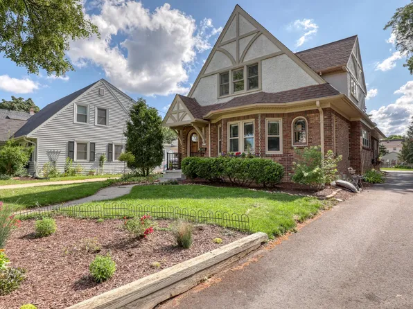 2078 Ludington Ave, Wauwatosa, WI 53226