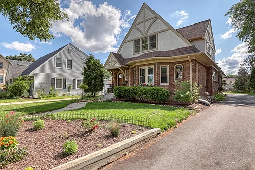 2078 Ludington Ave #UPPER Photo 1 2078 Ludington Ave #UPPER Photo 1
