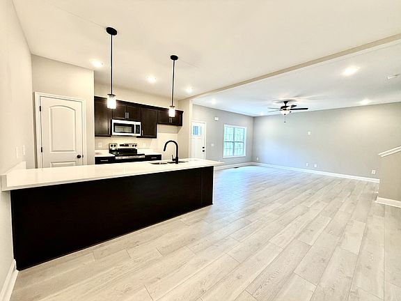 4th image of 2833 Thrush Dr