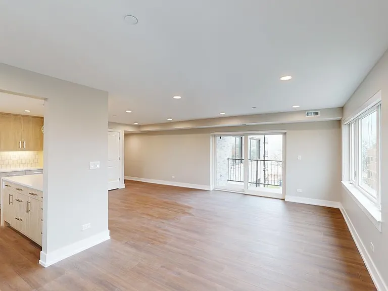 550 Sheridan Square — Photo 12