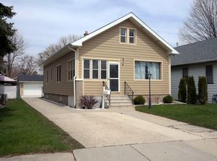 914 76th St, Kenosha, WI 53143