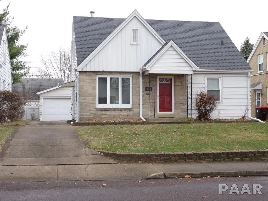 1018 E Fairoaks Ave photo 1