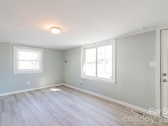 3rd image of 5953 Yale Ave