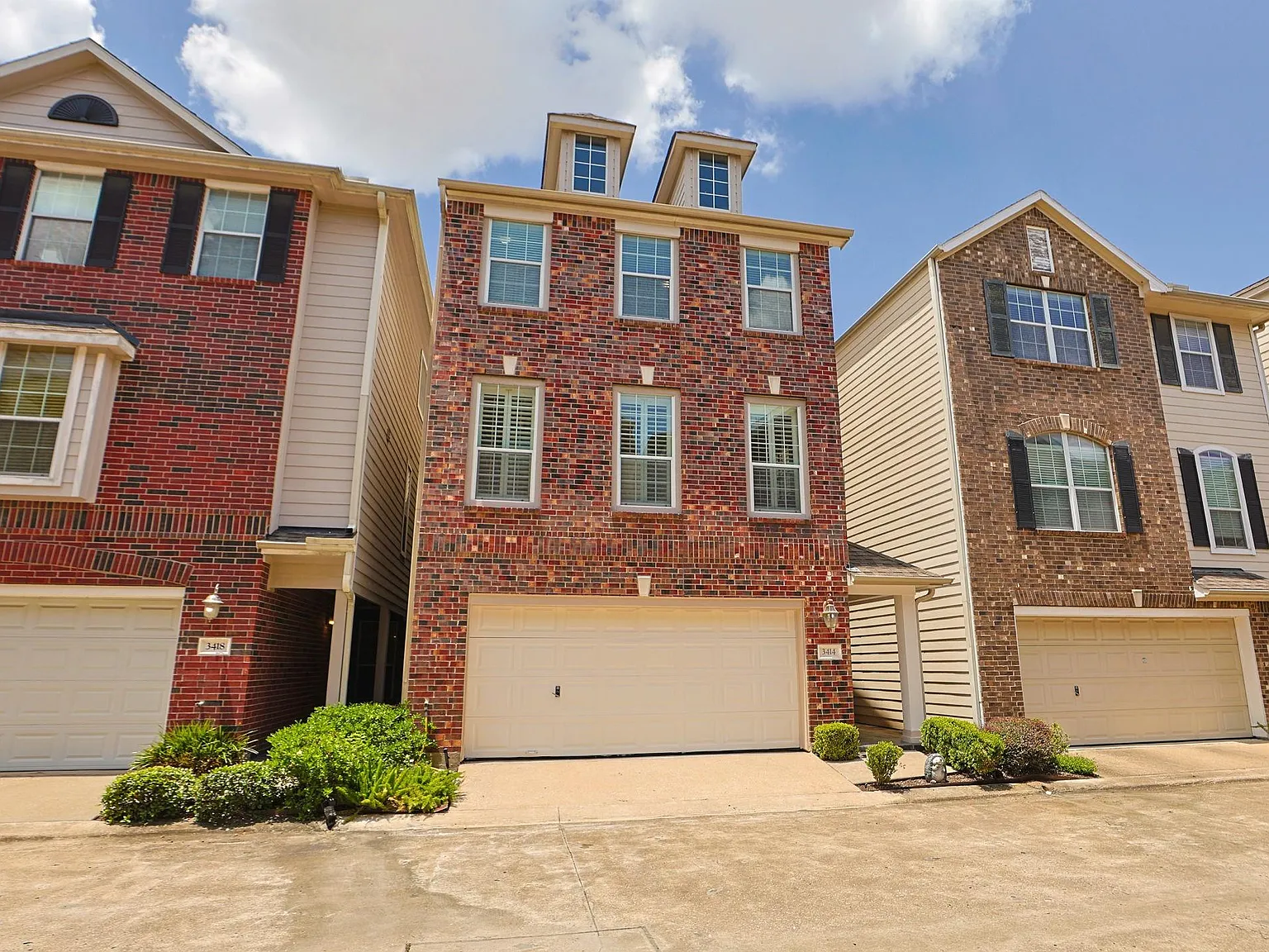 3 bed, 3.5 bath, 2407 sqft, $2,650 — Photo 4