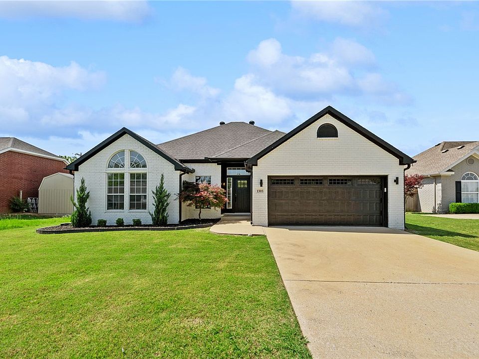 1st image of 1303 Sanford Dr