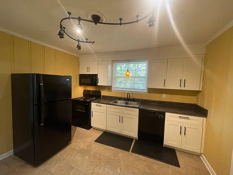 2425 Chapel Ave #B — Photo 3
