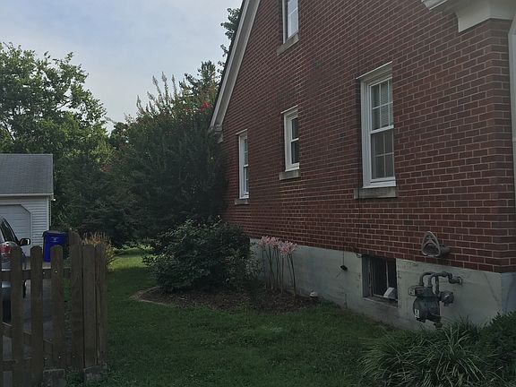 3rd image of 212 Dantzler Ct