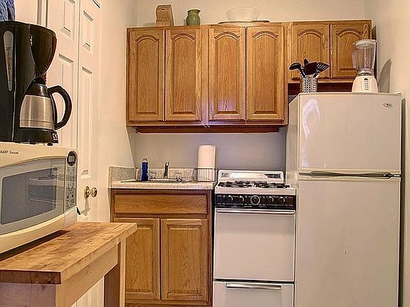 5th image of 64 W 82nd St APT 4R