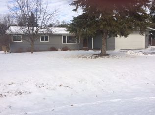 1239 Lake Breeze Rd, Oshkosh, WI 54904