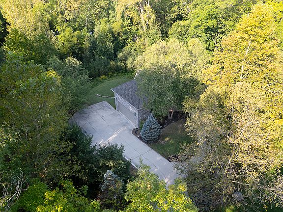 4th image of 6685 Royal Ln