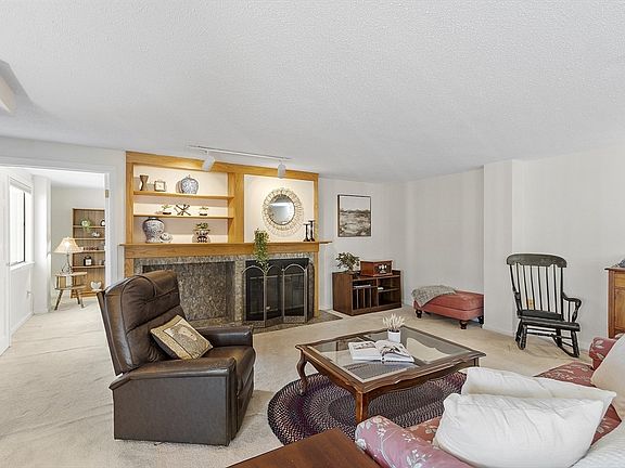 4th image of 295 W Wyoming Ave APT 10C