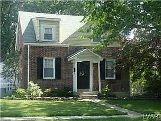 2054 E Highland St photo 1