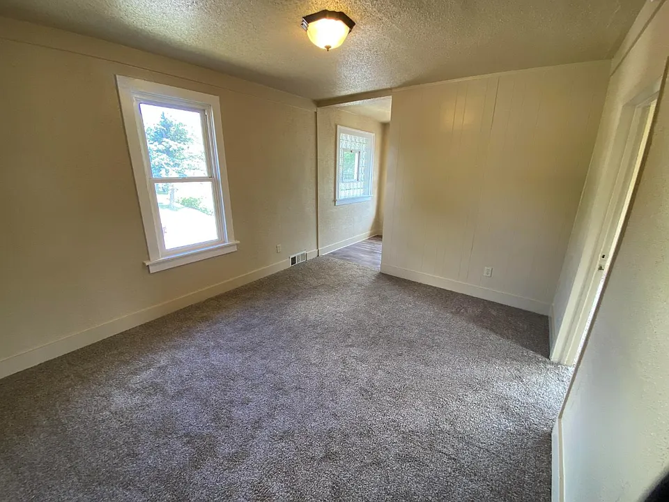 1328 E 3rd St #2