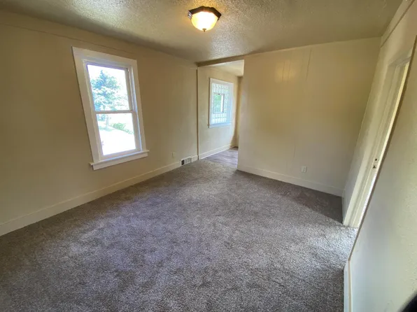 1328 E 3rd St, Sioux Falls, SD
