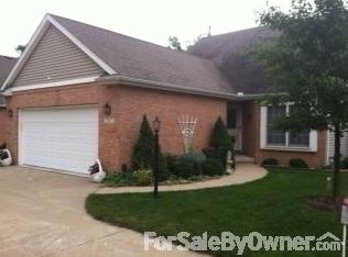 202 N Lake Of The Woods Rd, Mahomet, IL 61853