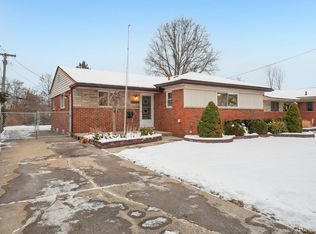 28312 Mackenzie Dr, Westland, MI 48185