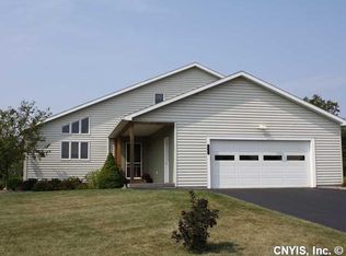2065 Whisper Ridge Dr, Chittenango, NY 13037