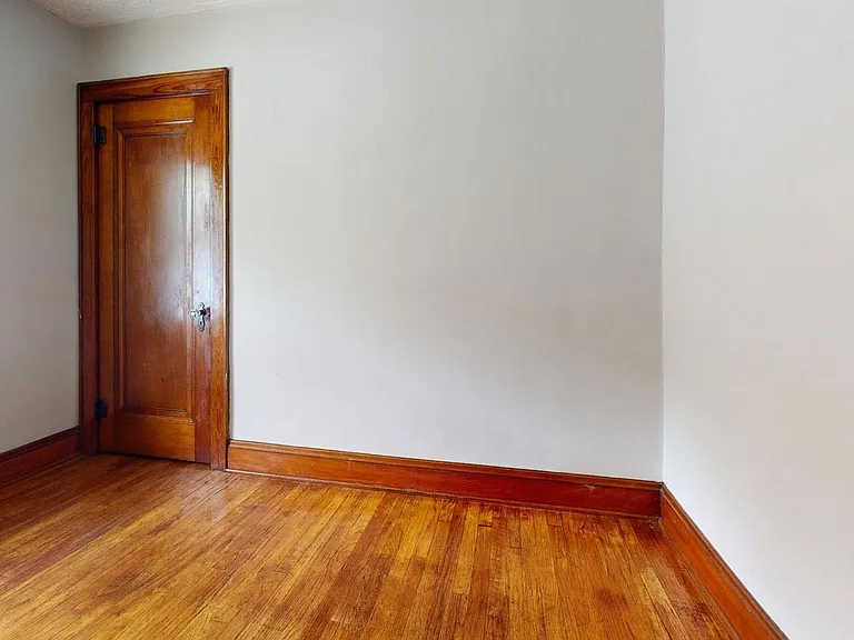 687 Merton Ave — Photo 3