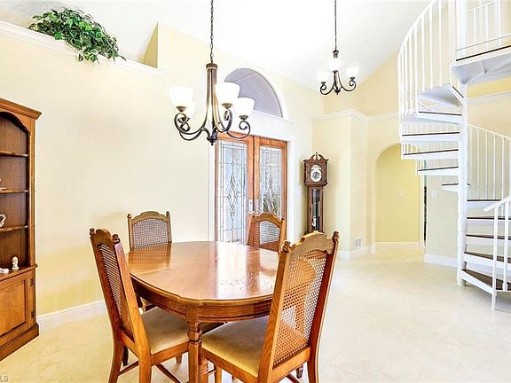 5th image of 12 Algonquin Ct