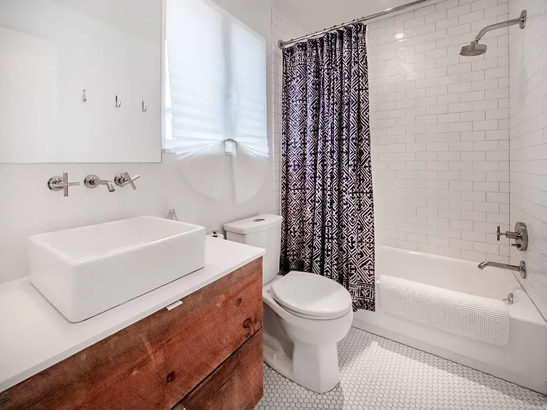 55 Shore Rd — Photo 8